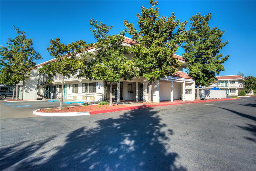 Motel 6-Redding, Ca - South Екстериор снимка