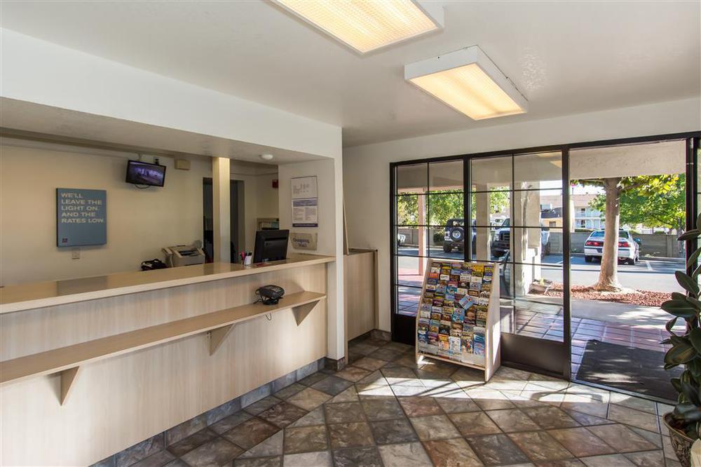 Motel 6-Redding, Ca - South Интериор снимка