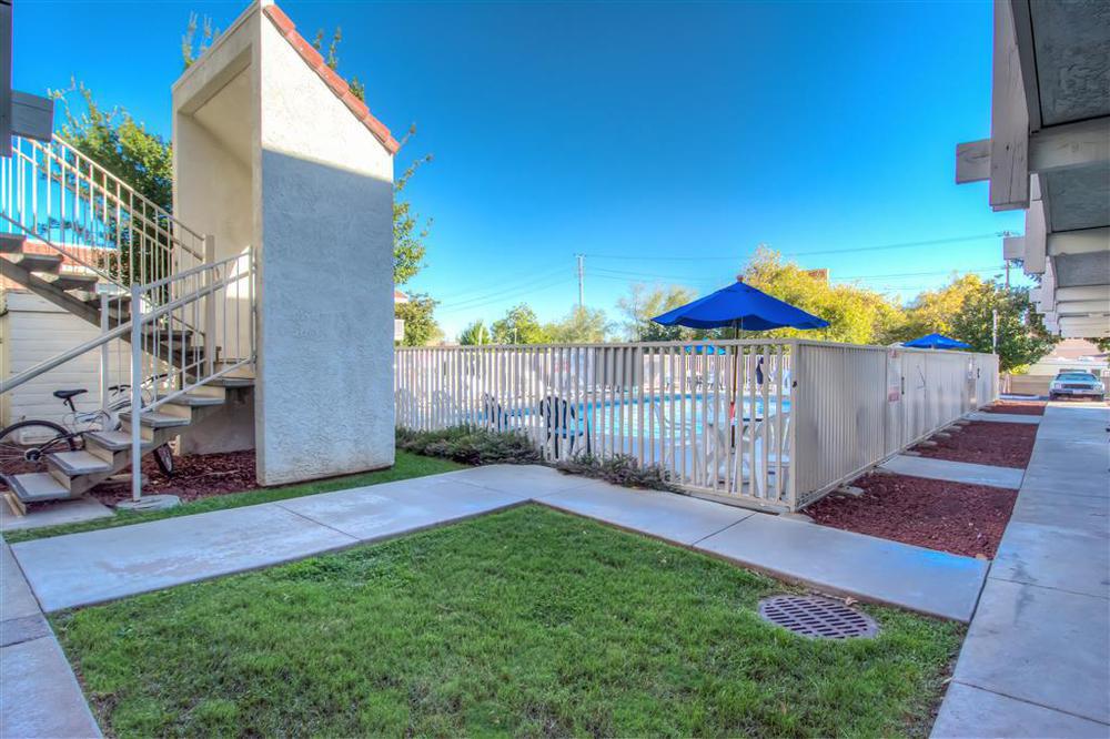 Motel 6-Redding, Ca - South Екстериор снимка