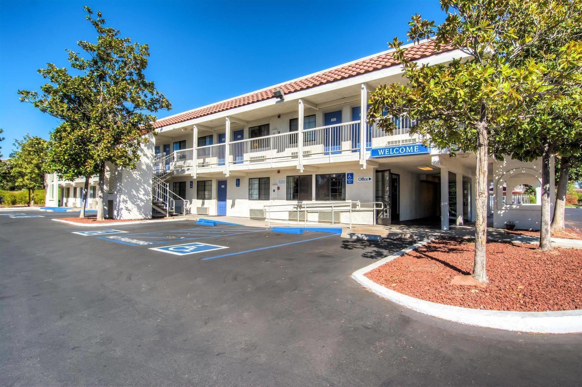 Motel 6-Redding, Ca - South Екстериор снимка