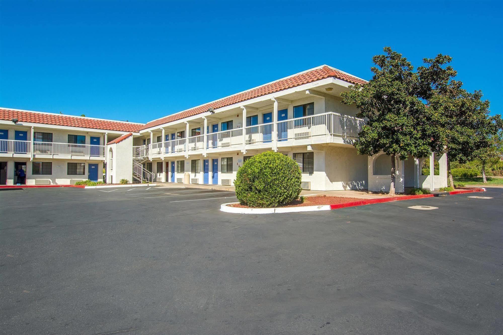 Motel 6-Redding, Ca - South Екстериор снимка