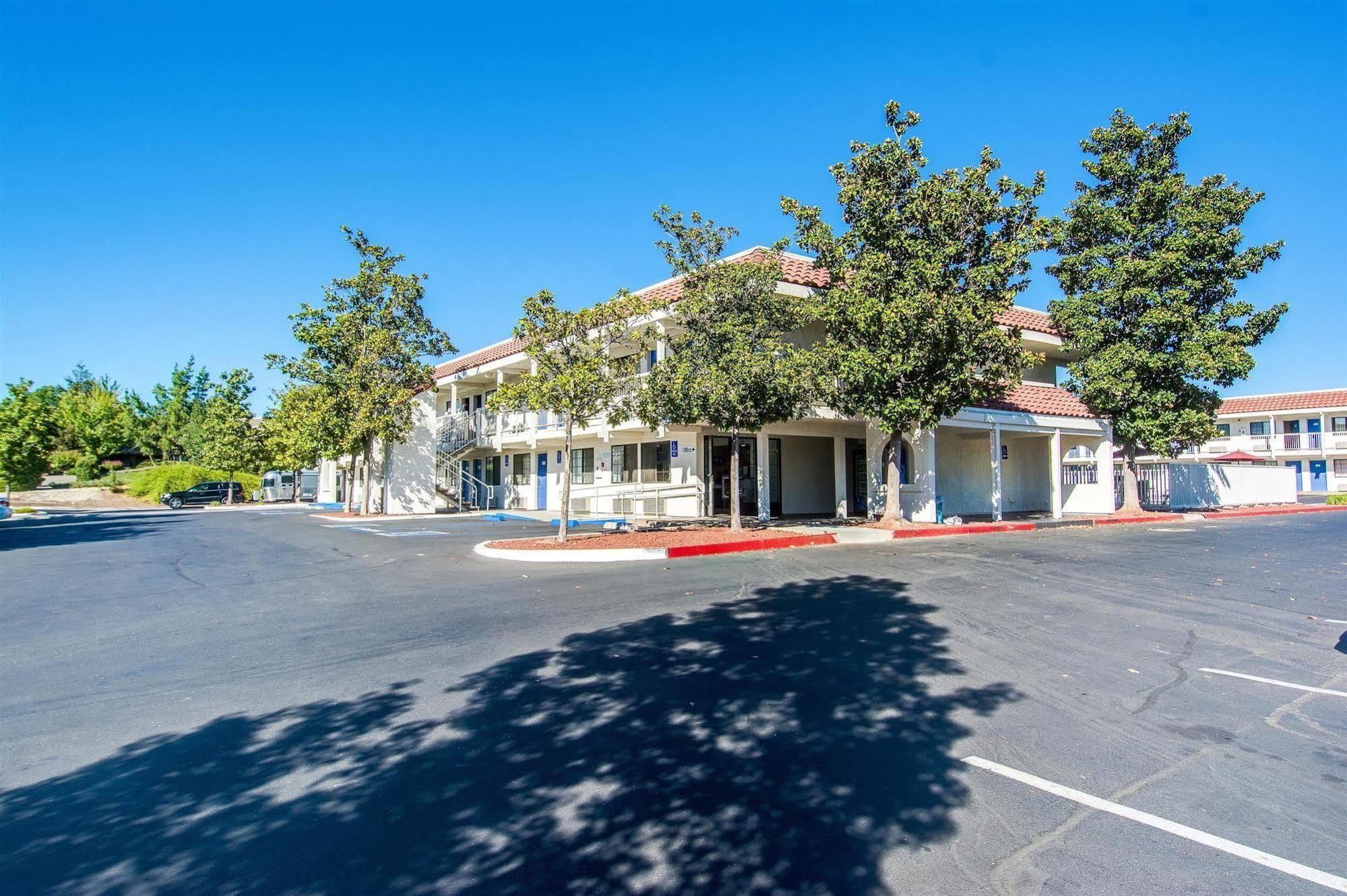 Motel 6-Redding, Ca - South Екстериор снимка