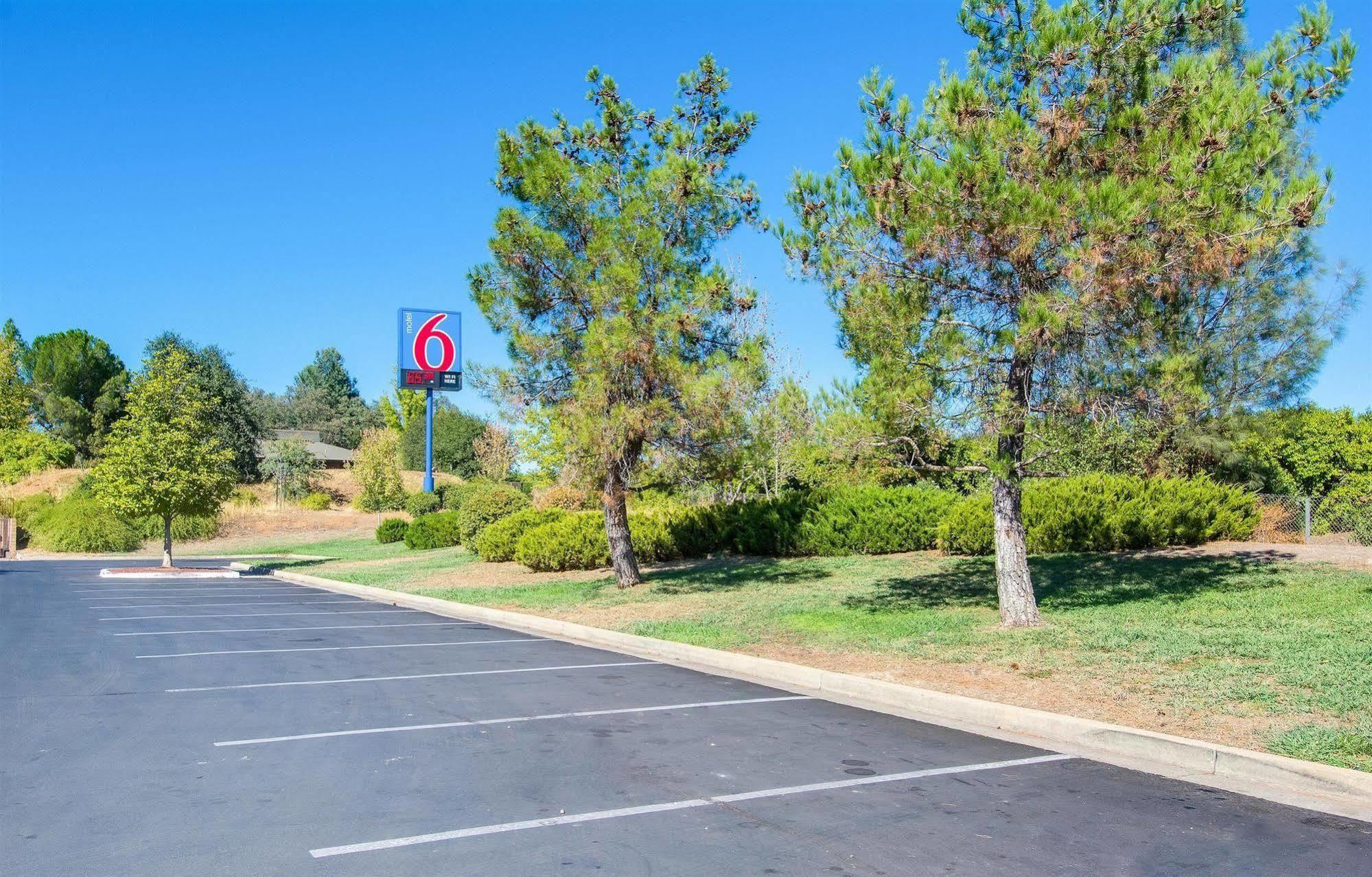 Motel 6-Redding, Ca - South Екстериор снимка