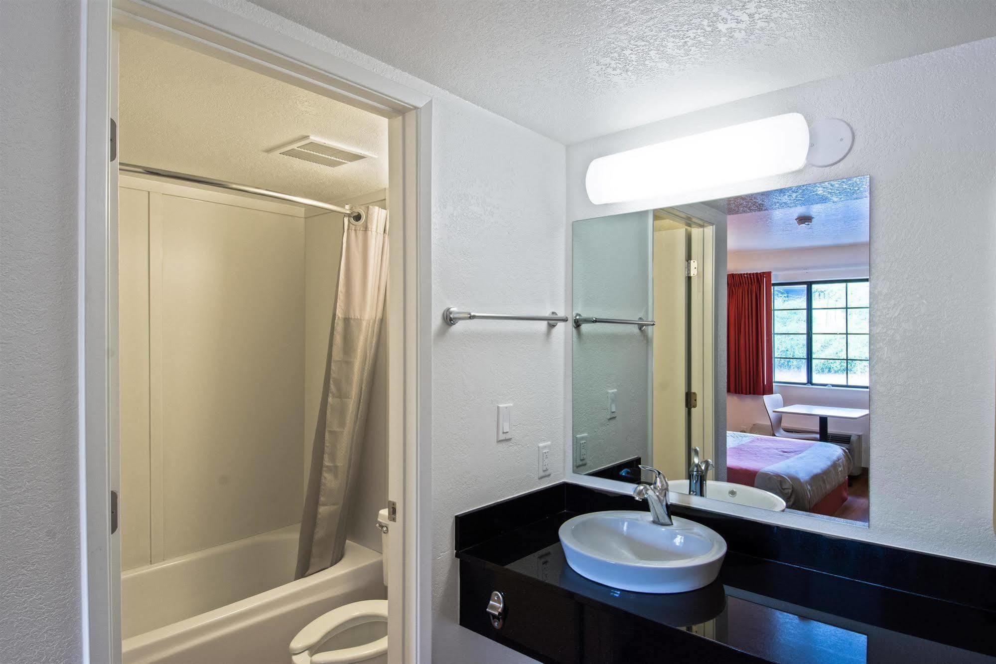 Motel 6-Redding, Ca - South Екстериор снимка