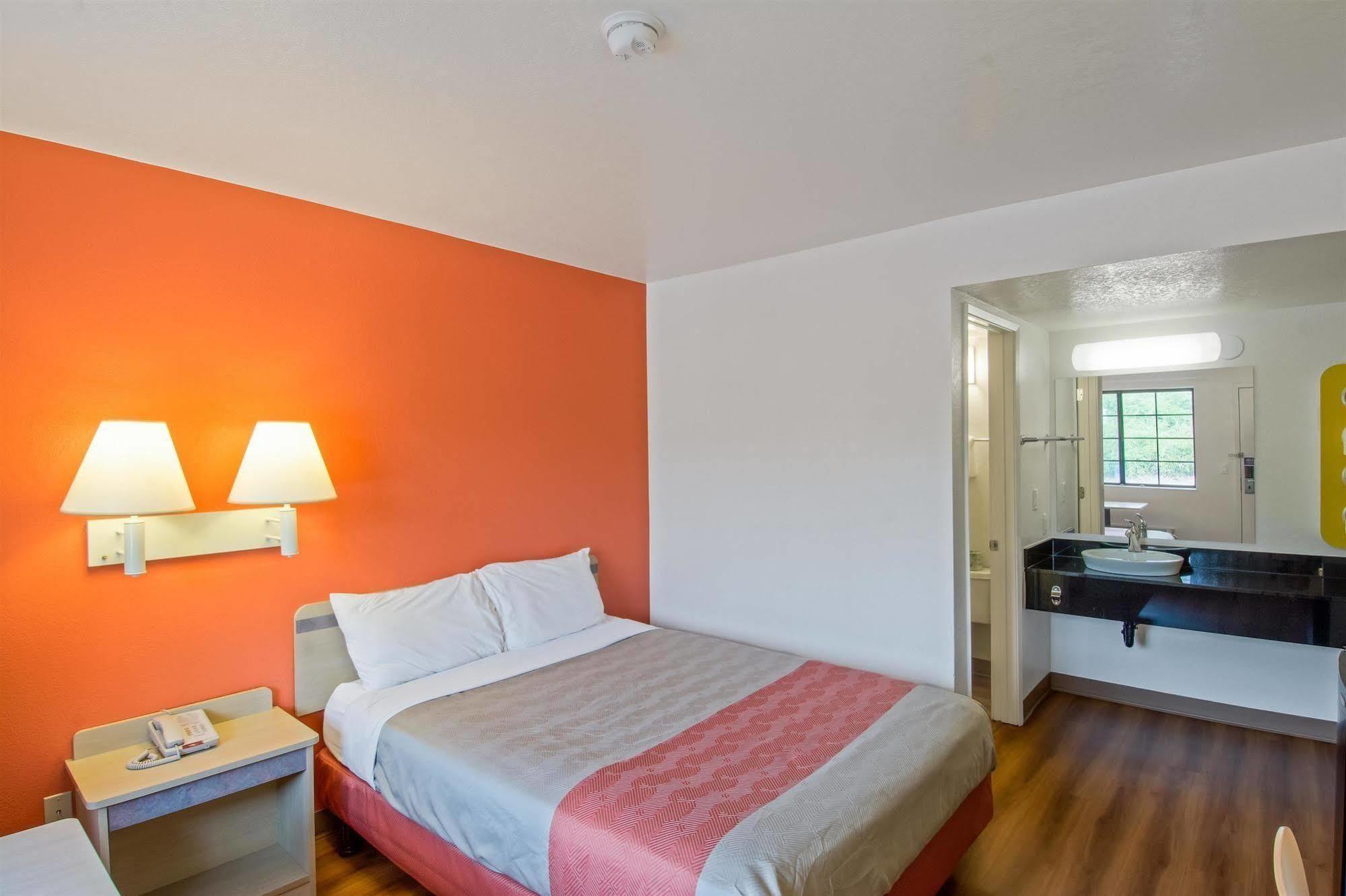 Motel 6-Redding, Ca - South Екстериор снимка