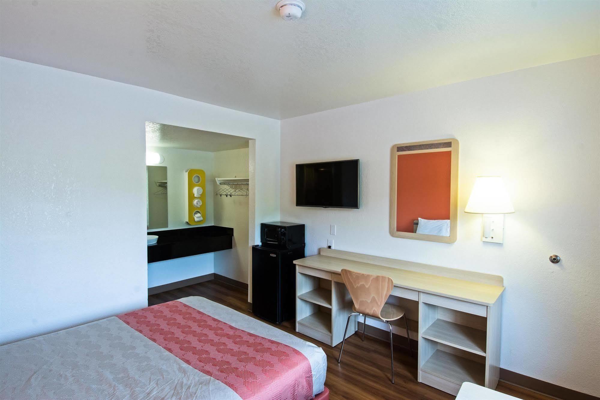 Motel 6-Redding, Ca - South Екстериор снимка