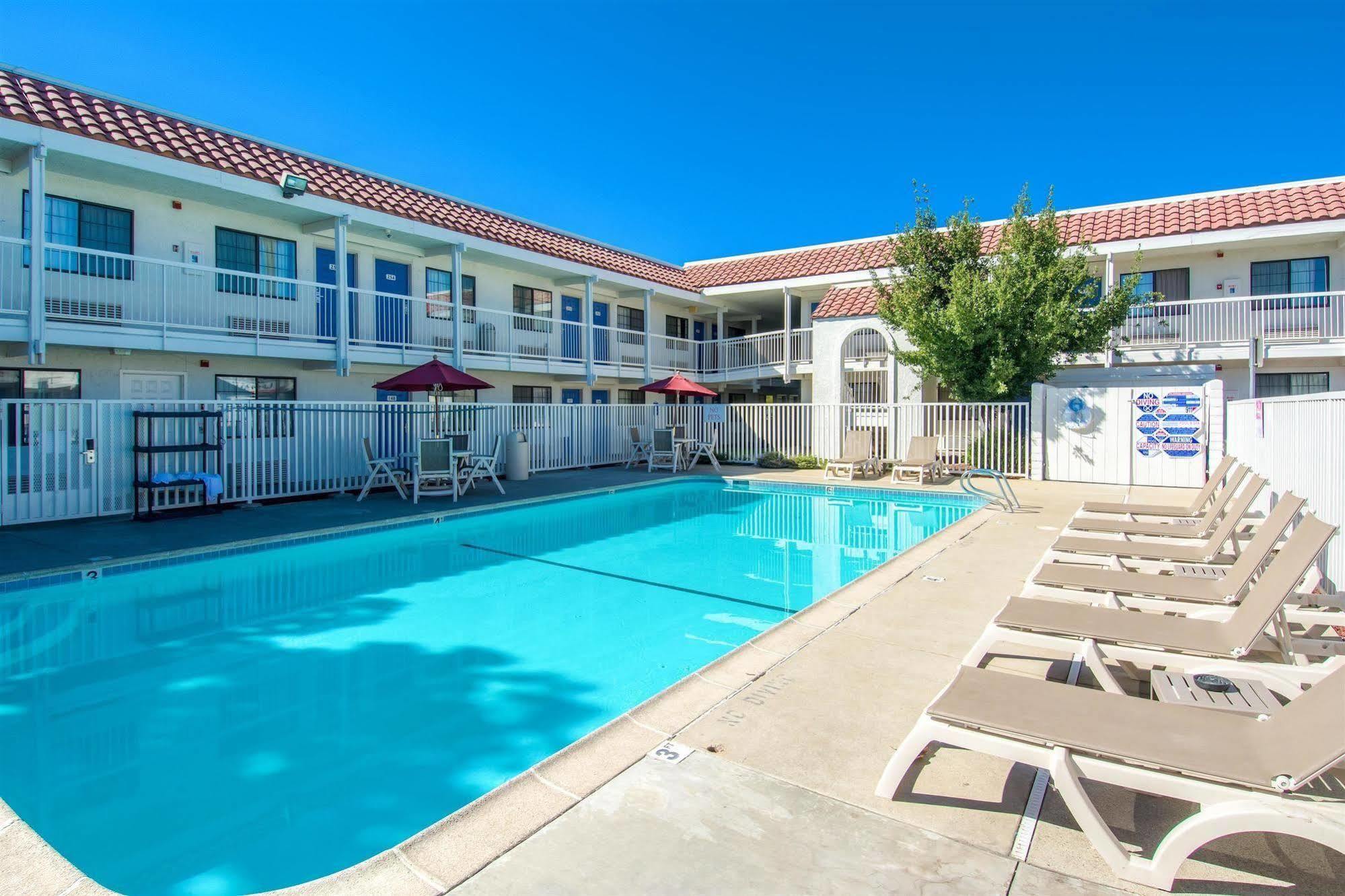 Motel 6-Redding, Ca - South Екстериор снимка