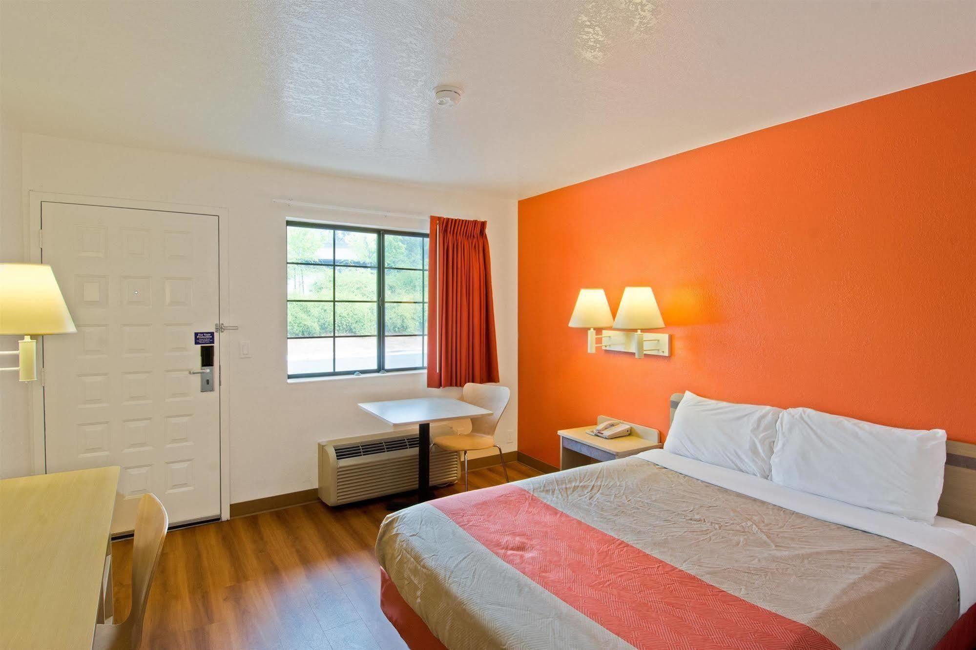 Motel 6-Redding, Ca - South Екстериор снимка