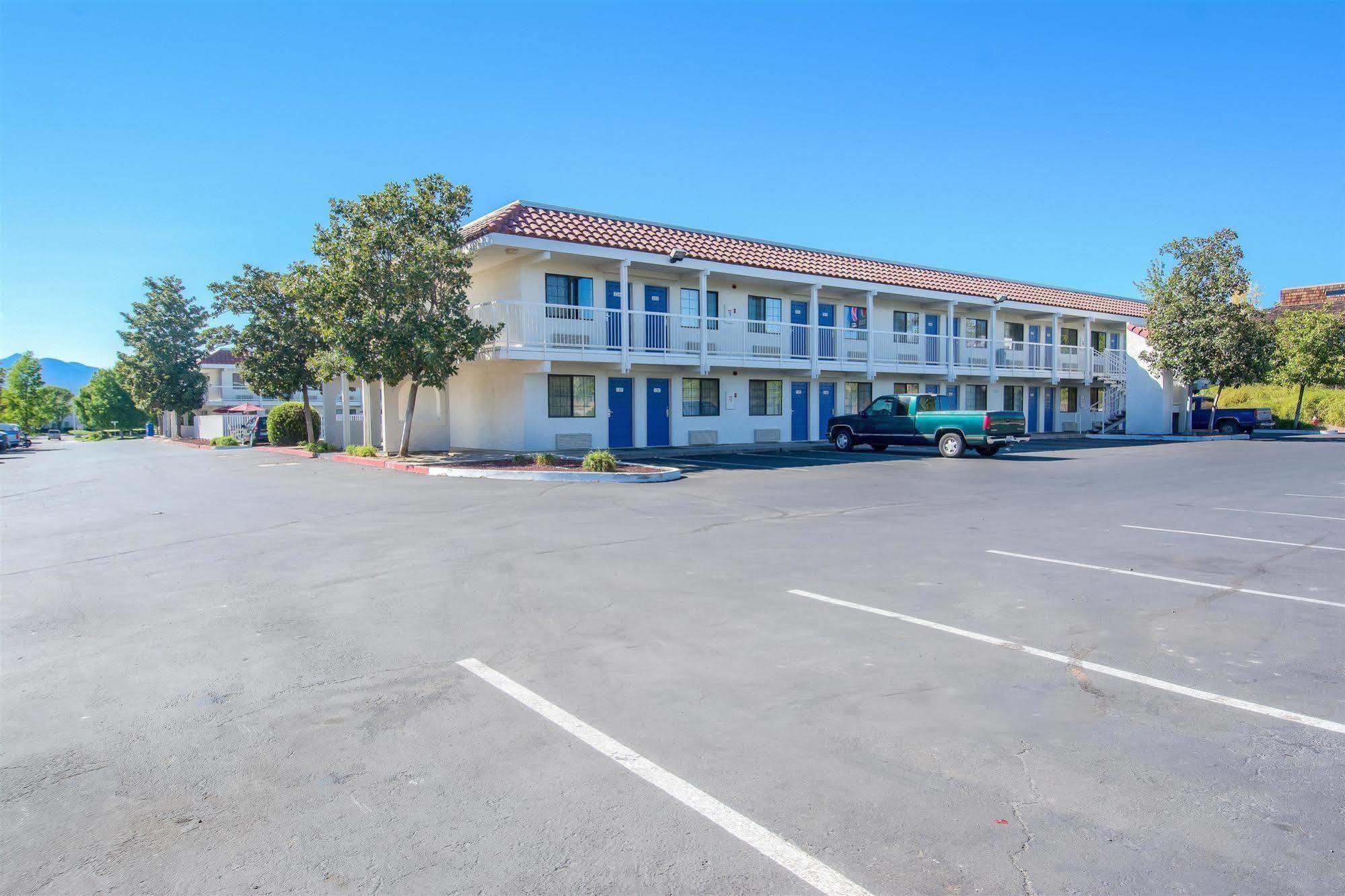 Motel 6-Redding, Ca - South Екстериор снимка