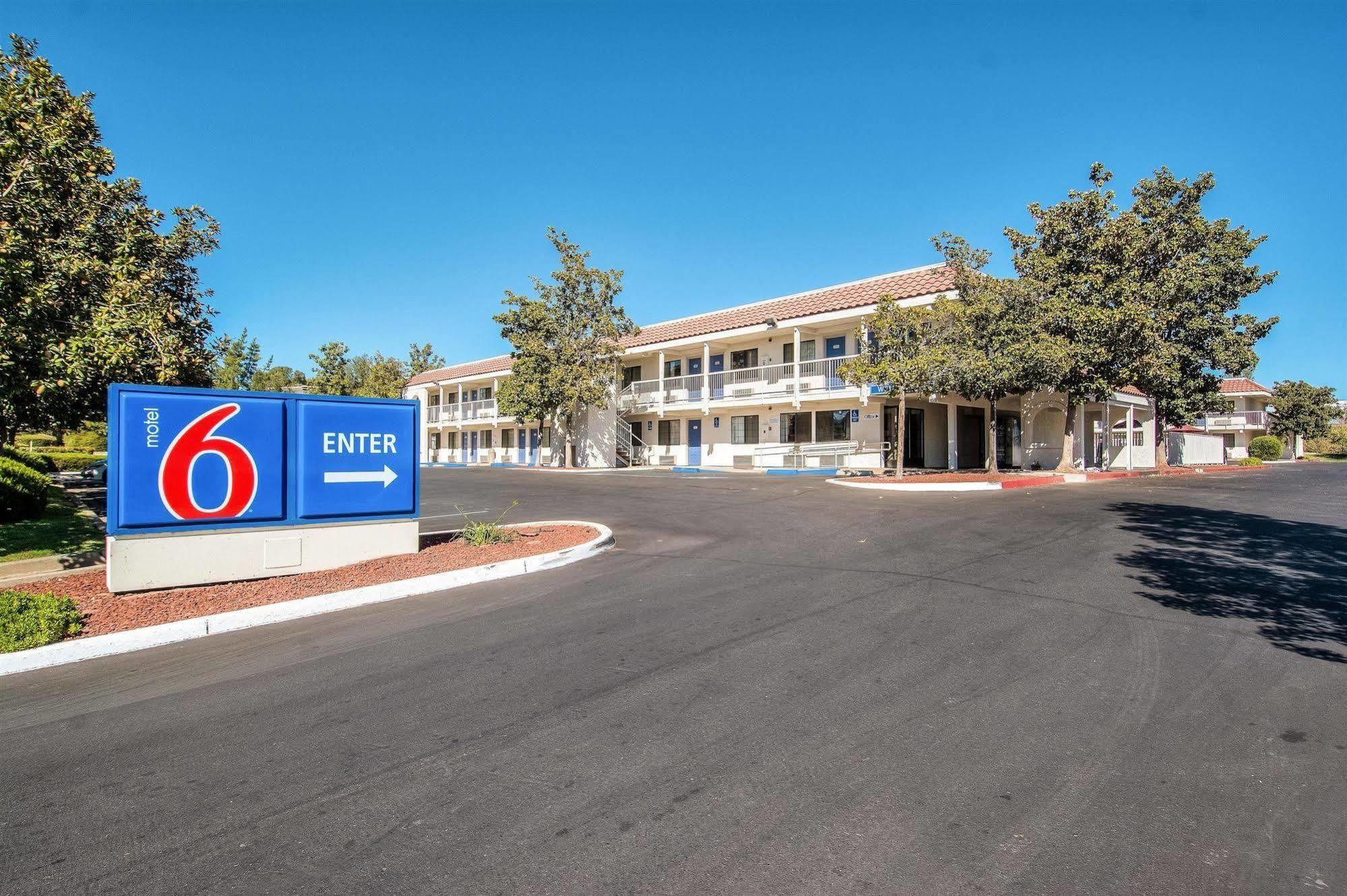 Motel 6-Redding, Ca - South Екстериор снимка
