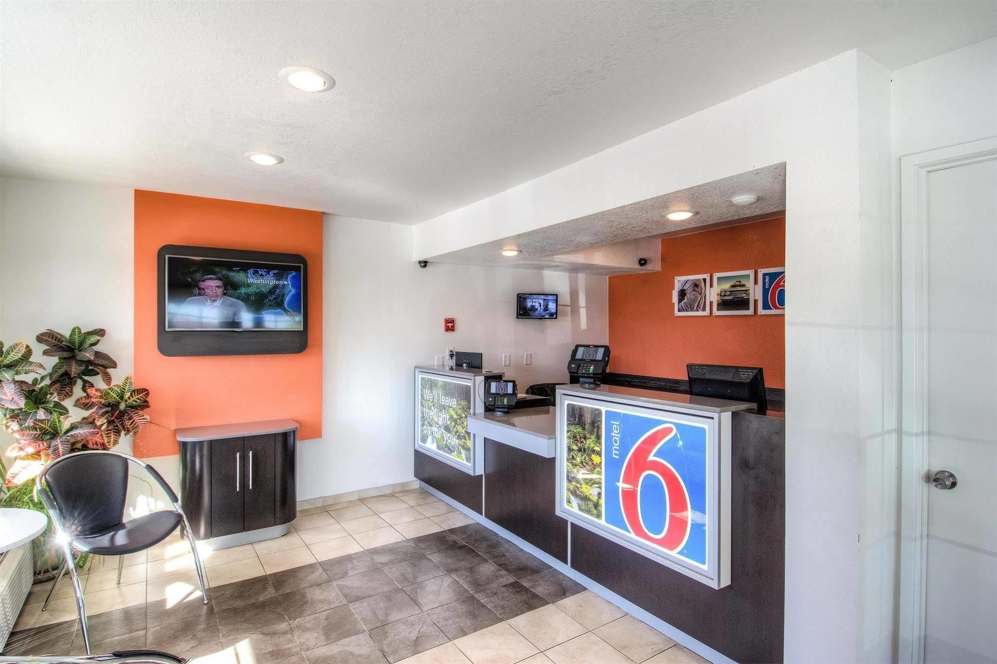 Motel 6-Redding, Ca - South Екстериор снимка