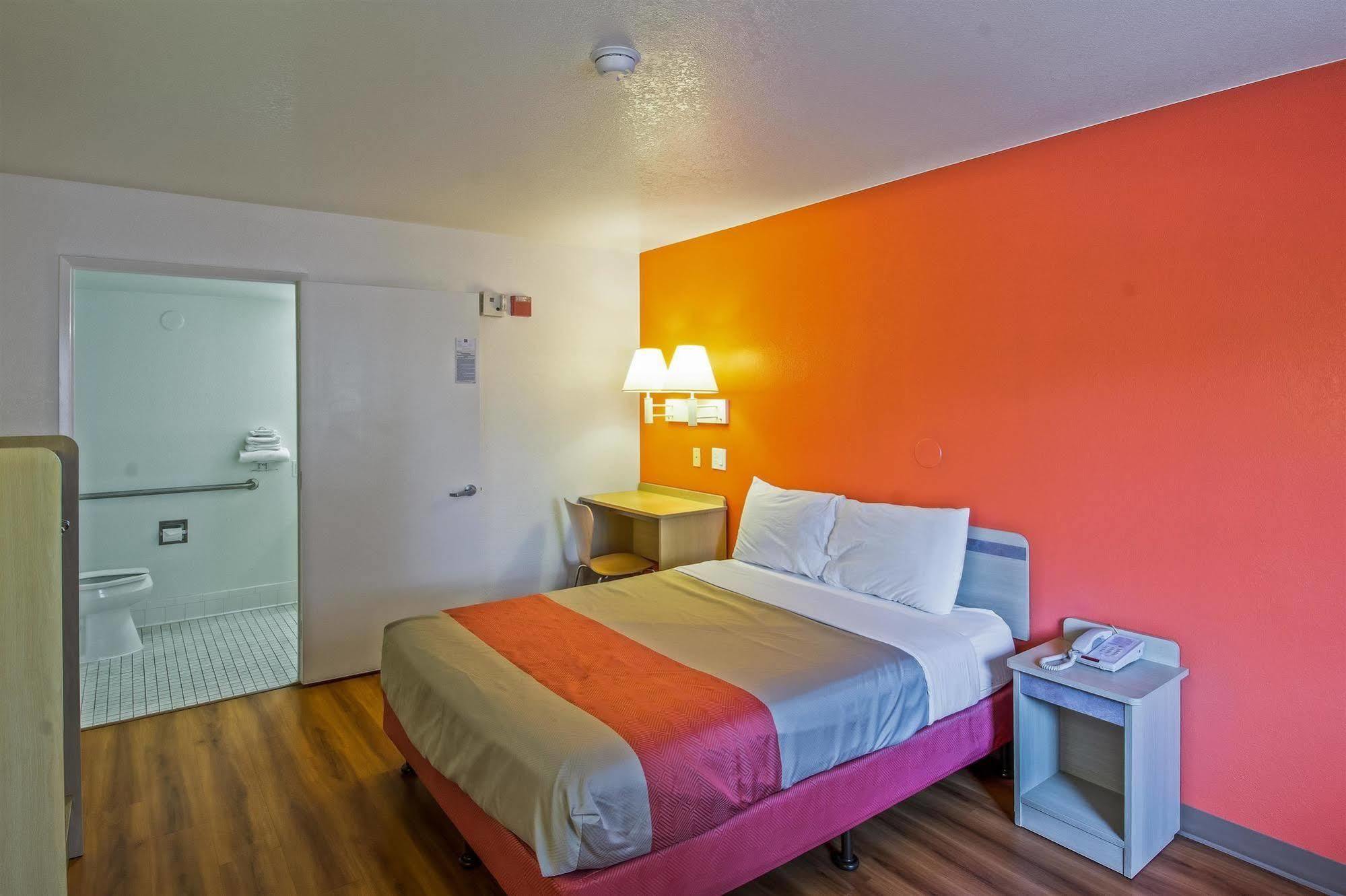 Motel 6-Redding, Ca - South Екстериор снимка
