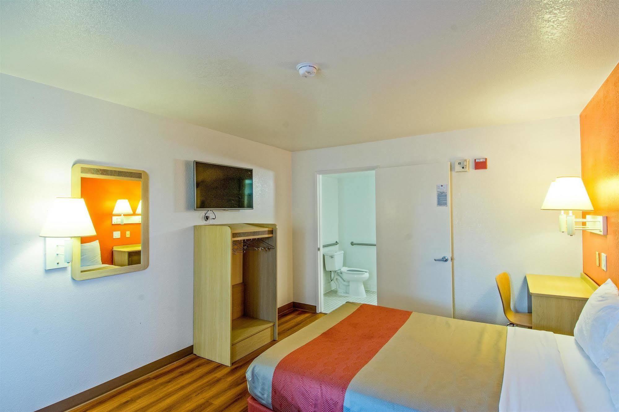 Motel 6-Redding, Ca - South Екстериор снимка