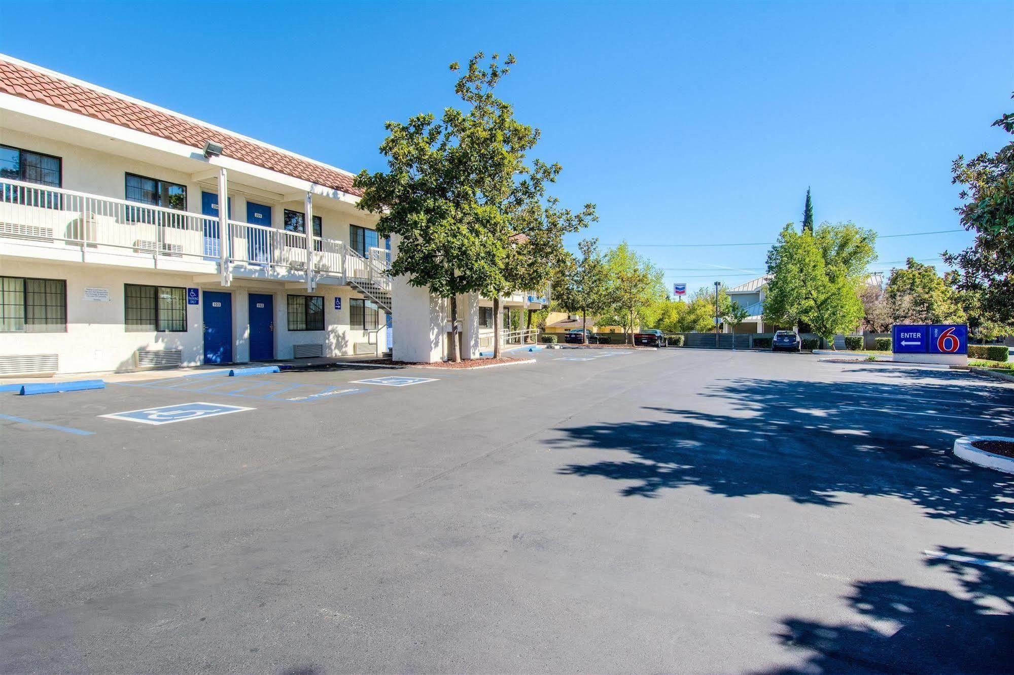 Motel 6-Redding, Ca - South Екстериор снимка