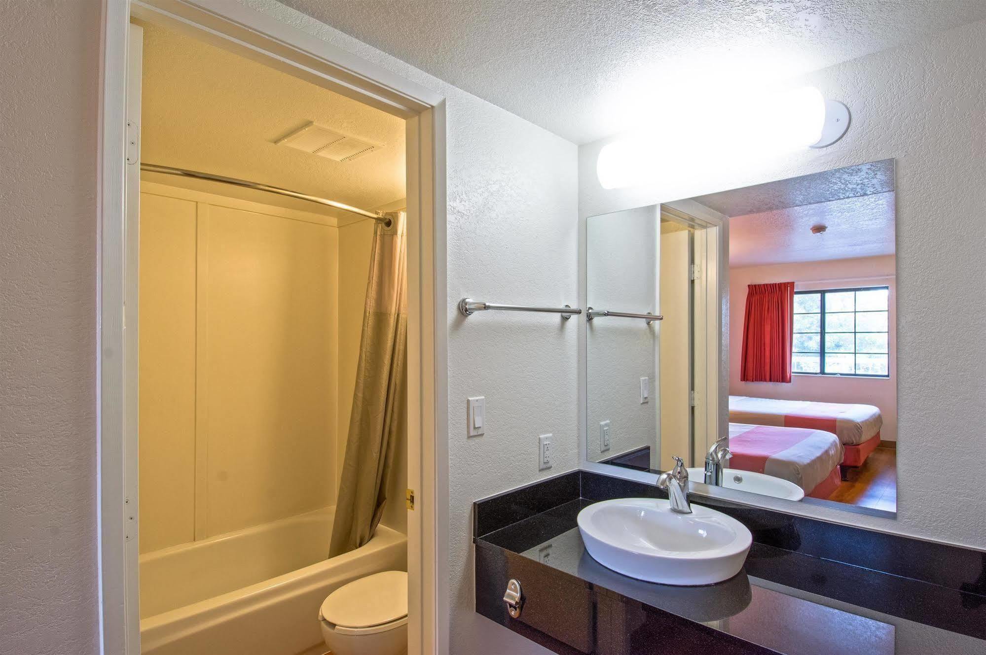 Motel 6-Redding, Ca - South Екстериор снимка