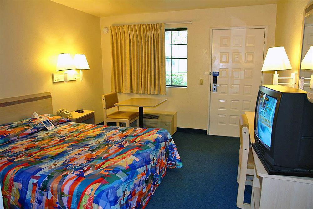 Motel 6-Redding, Ca - South Екстериор снимка