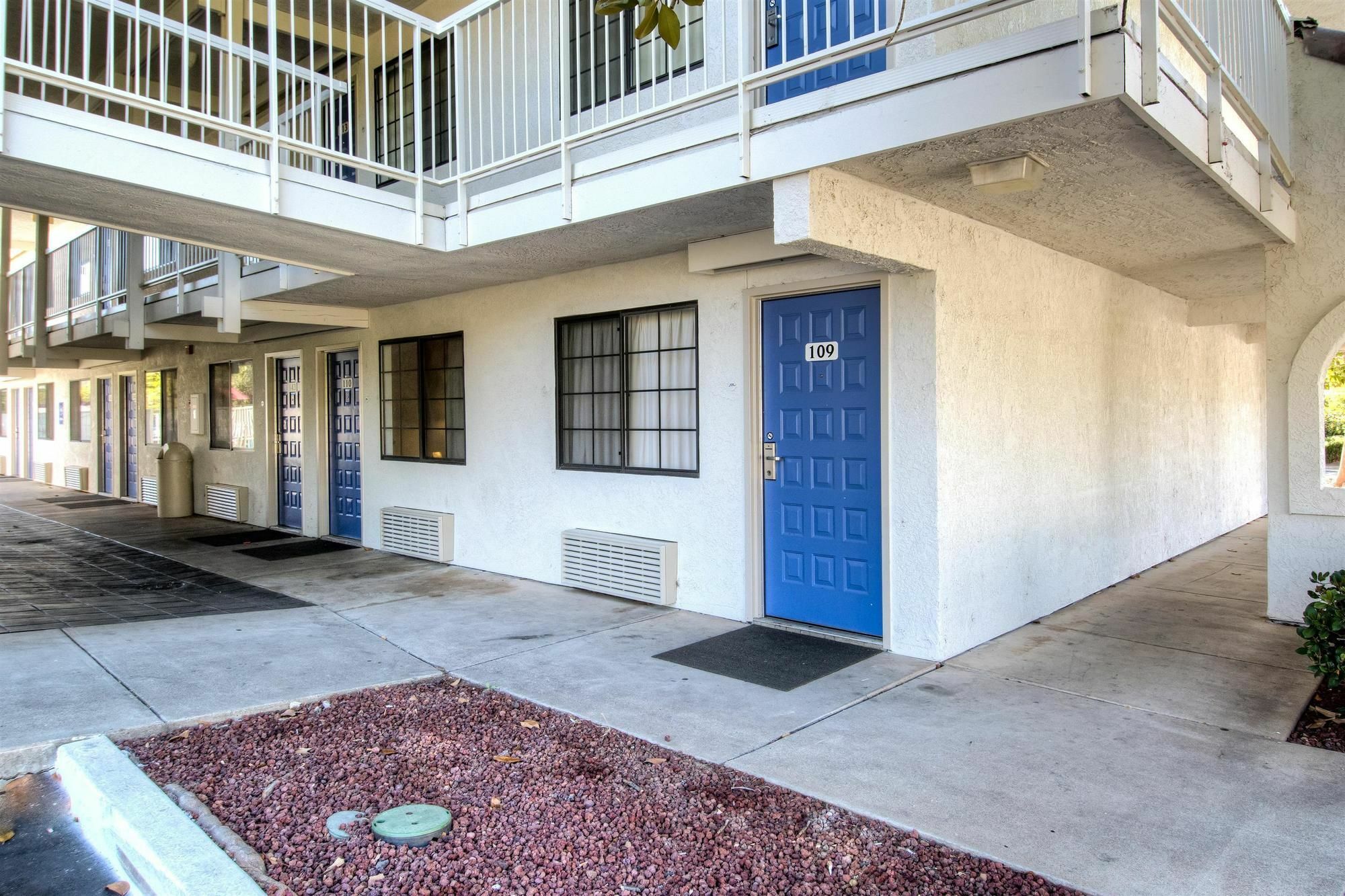 Motel 6-Redding, Ca - South Екстериор снимка